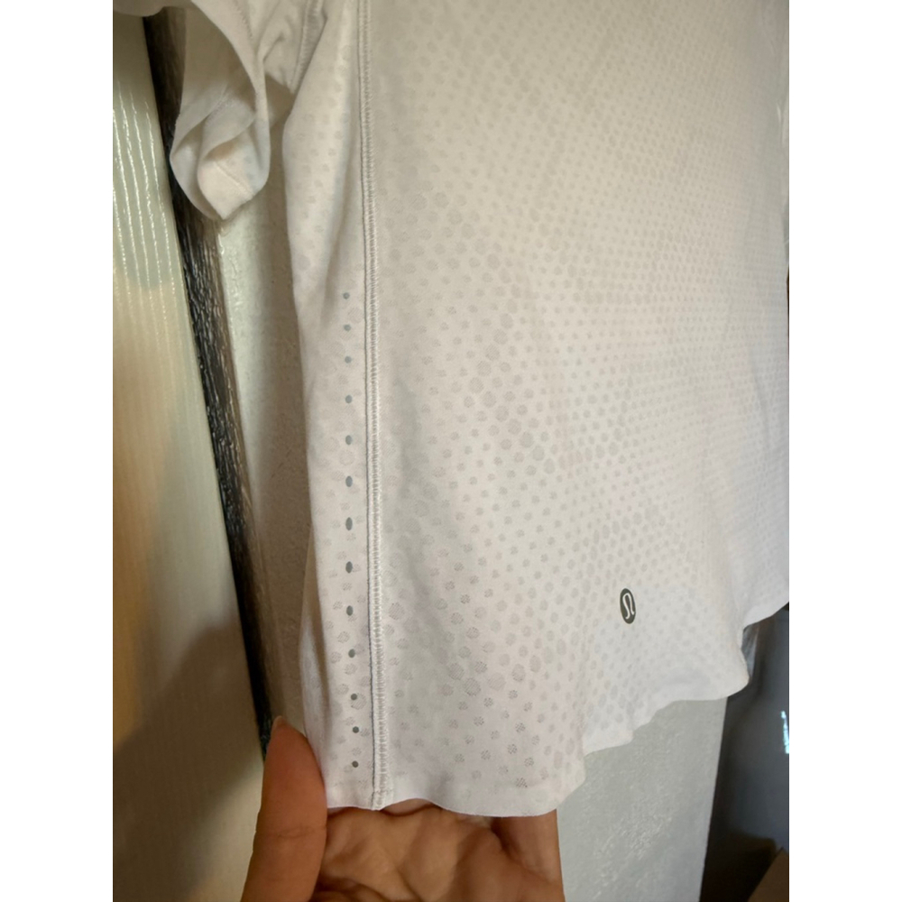 Preowned, Lululemon fast and free race length mesh T-shirt, white, size 2. - Picture 4 of 5